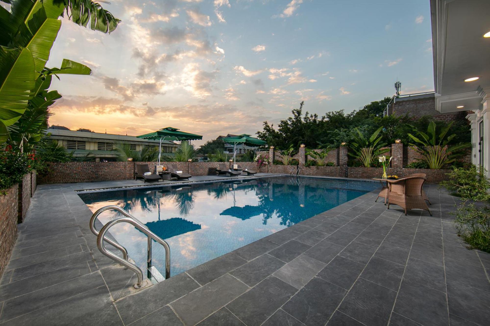 Nam Hoa Hotel Ниньбинь Экстерьер фото